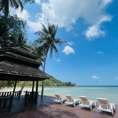 Wooden Villa In Resort With Pool, Steps From The Beach